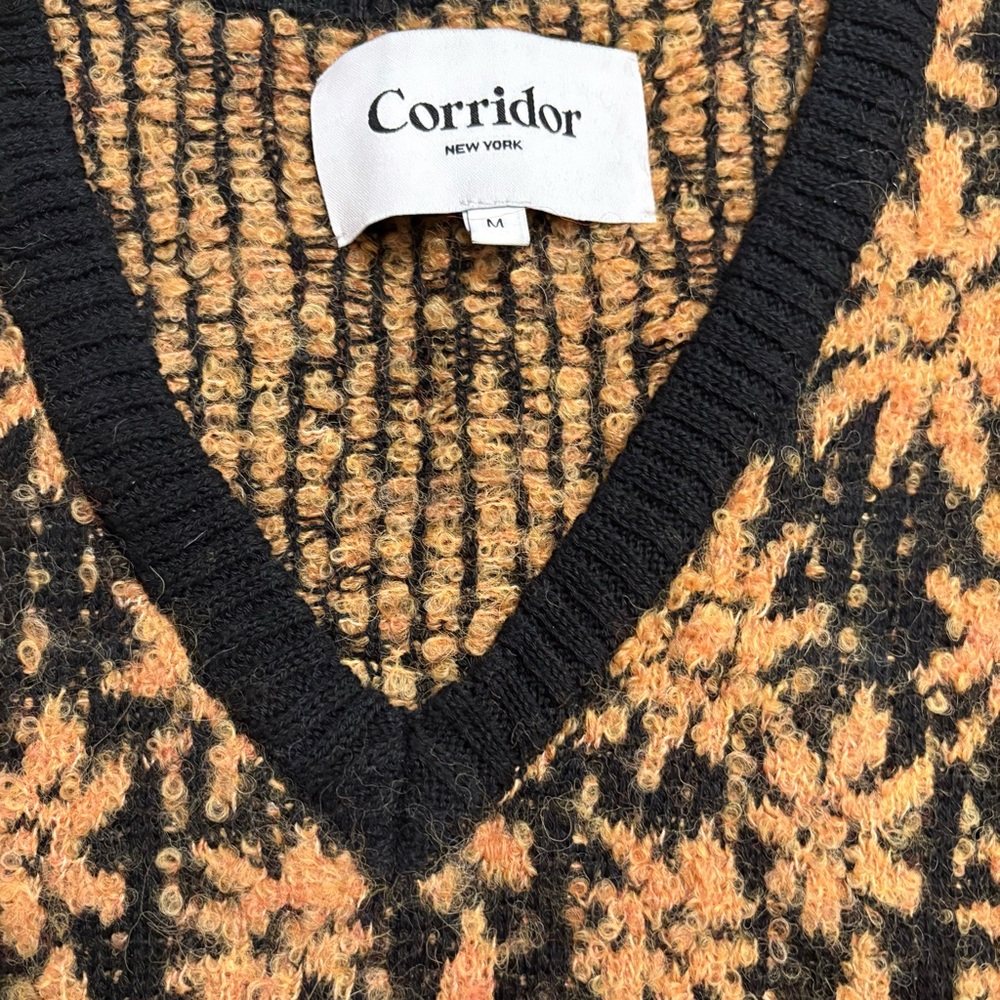 Corridor Men's V-Neck Sweater - Picture 3 of 4